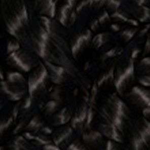 Cabelo com caracóis preto brilhante depois de coloração