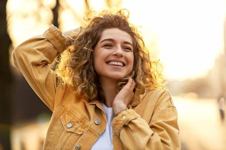 sol clareia o cabelo