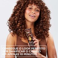 Modelo con producto