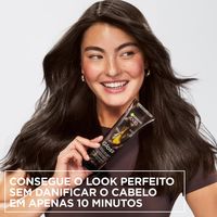 Modelo con producto