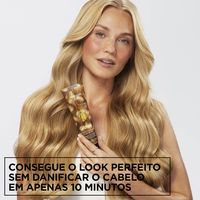 Modelo con producto