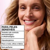 Garnier Água Micelar Tudo em 1: Limpa, remove a maquilhagem, elimina as impurezas e hidrata.