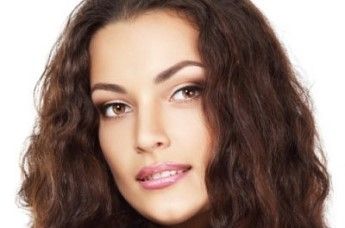 combater cabelo frisado