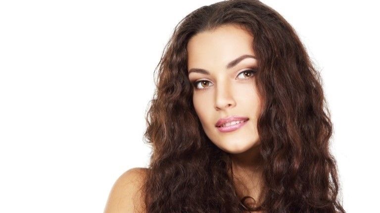 combater cabelo frisado