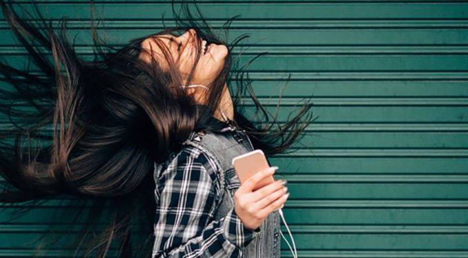 Como secar o cabelo sem secador e rapidamente?