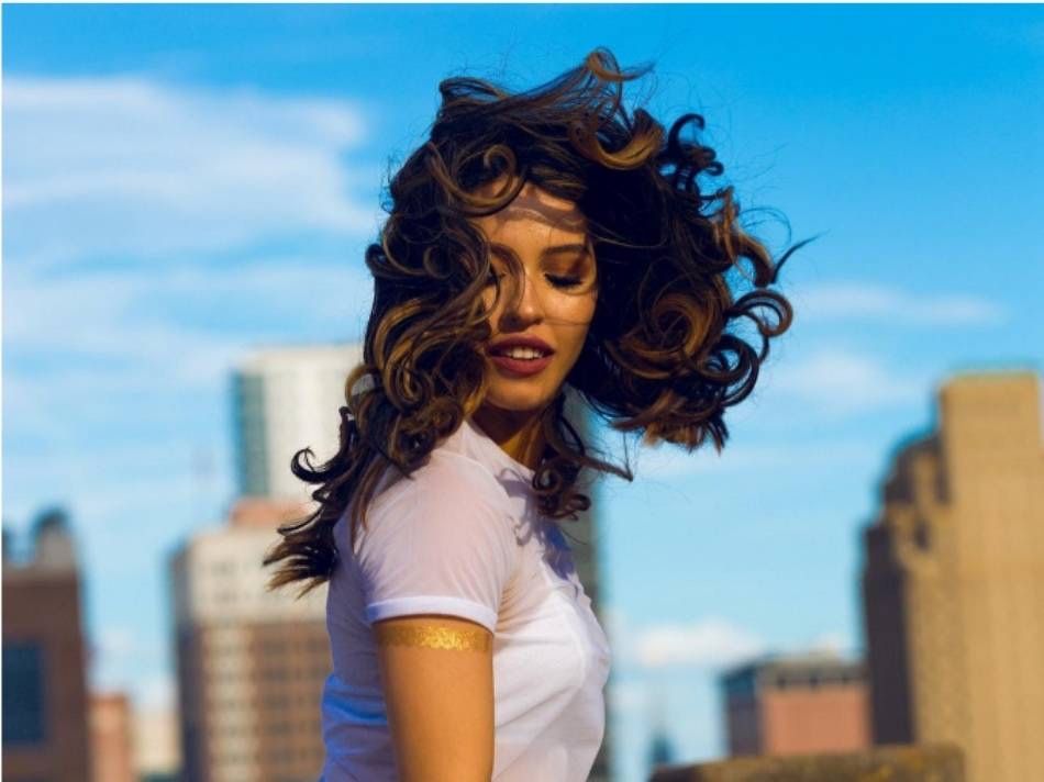 Condicionador sem enxaguamento para cabelo encaracolado